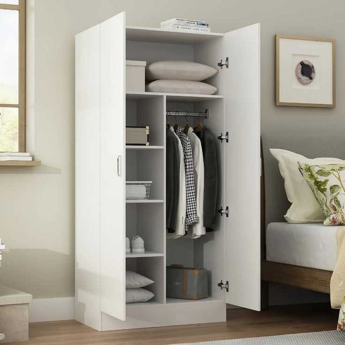 Большой белый шкаф для одежды из ЛДСП