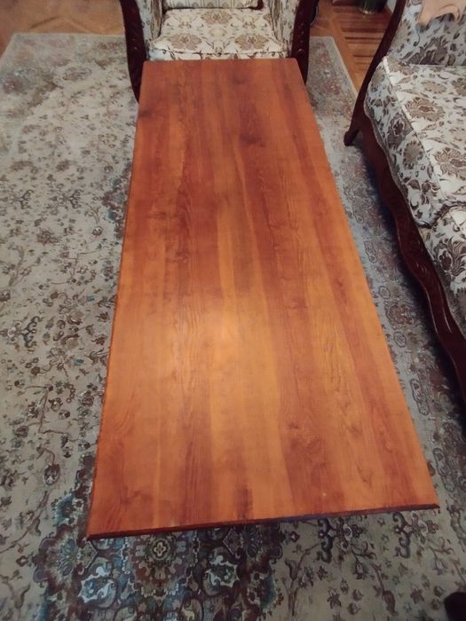 Стол низкий из дерева. Срочно!