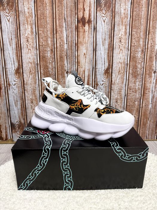 37-43 Versace Chain Reaction GreekPrint