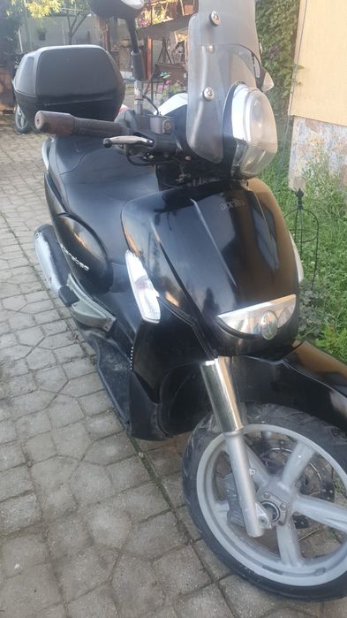 Scuter Piaggio Beverly 250 cc și Piaggio Scarabeo 250 cc