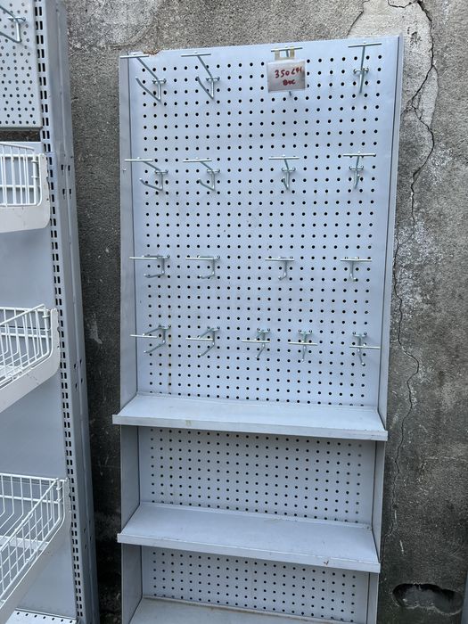 Rafturi de magazin Mega Image