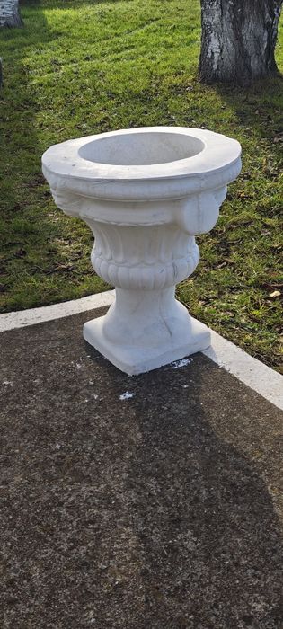 Ghiveci flori cu cap de leu