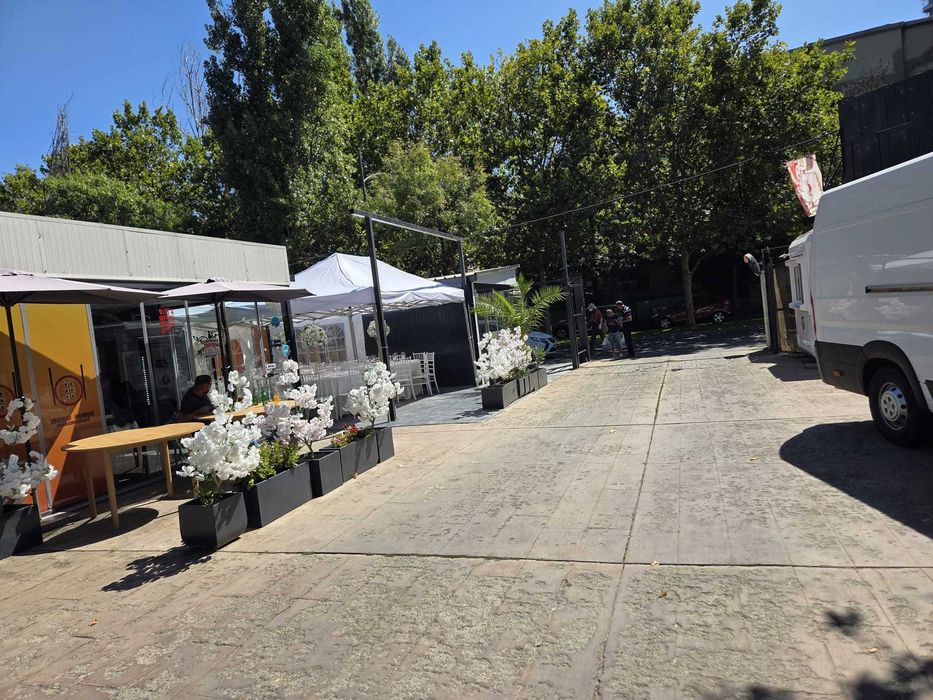 Închiriere echipamente nuntă & botez | Corturi, mese, scaune, veselă