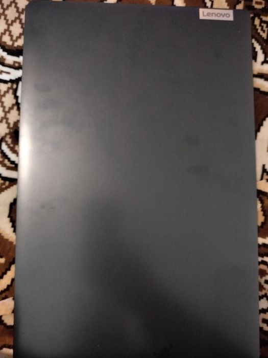 Лаптоп lenovo  почти нов
