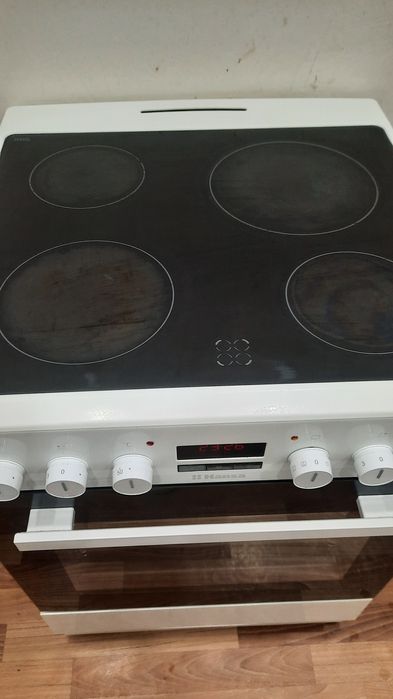 Продам стеклокерамическую плиту HANSA