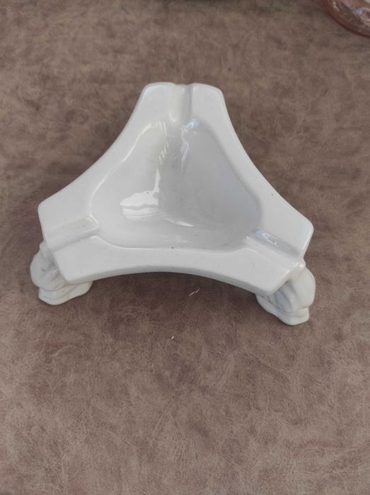 Старинен пепелник