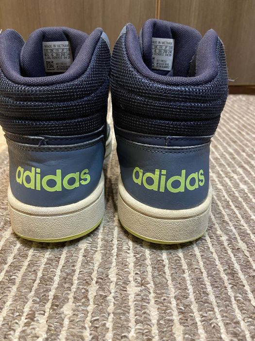 Продавам кецове “Adidas”