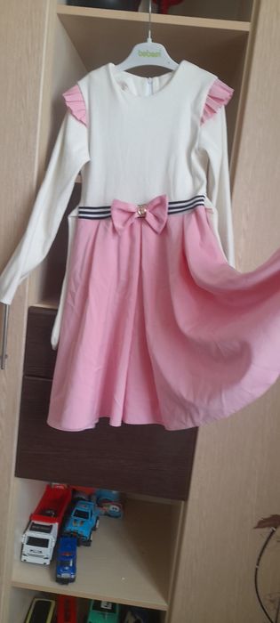Продам платье на девочку 7-9лет