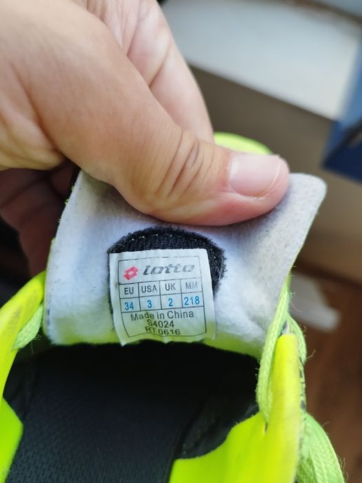 Футболни обувки-стоножки