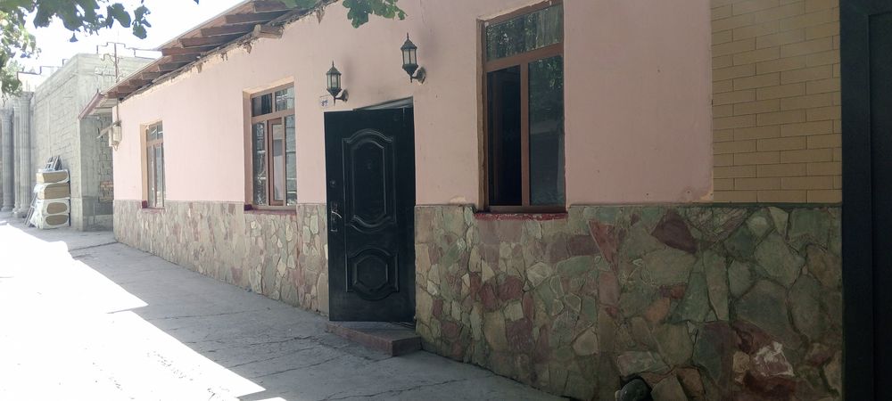 Srochna hovli sotiladi