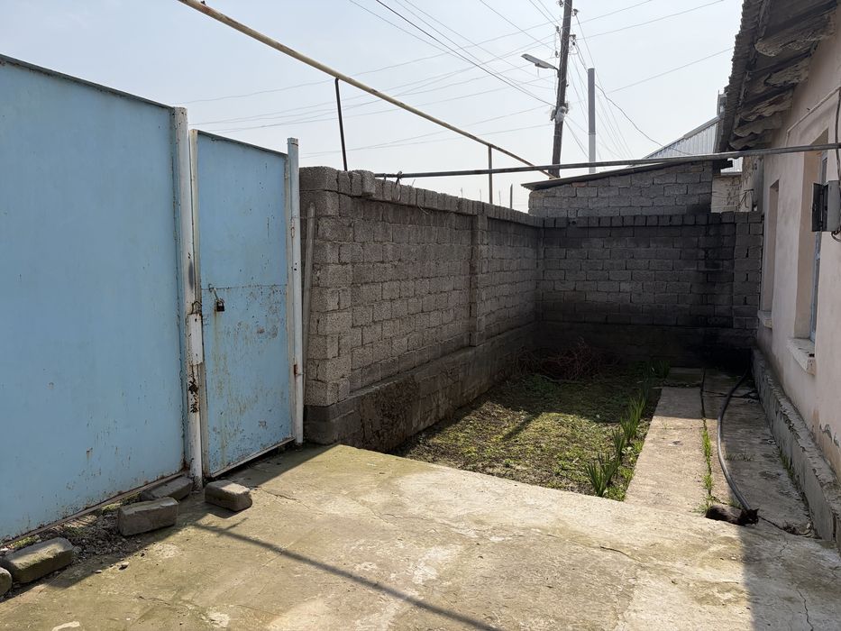 Sirdaryo shaharda 4 sothli katej uy sotiladi