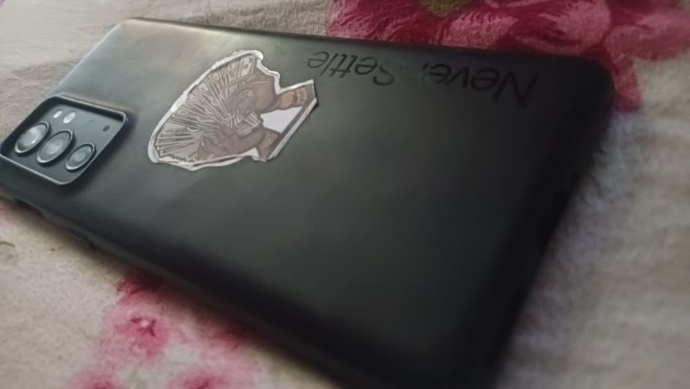 Продам телефон  OnePlus 9RT