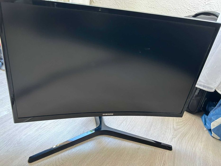 Monitor Gaming Samsung 24” 144Hz Curbat FreeSync
