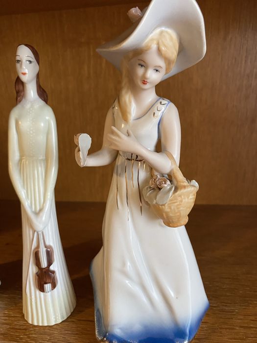 Statuiete bibelouri