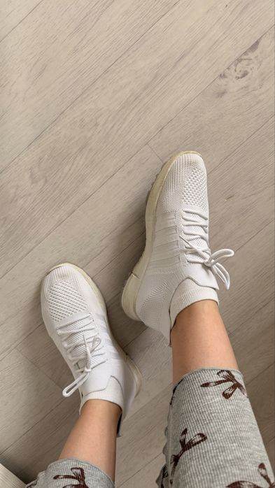 Женская кроссовка 40рр