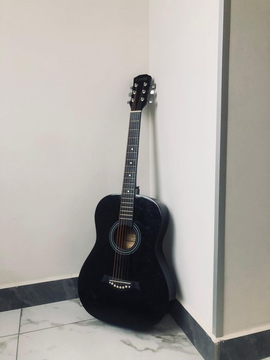 Гитара+чехол в подарок   28000тг есть торг