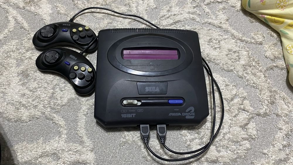 Sega Mega Drive 2 (оригинал) + 2 джойстика