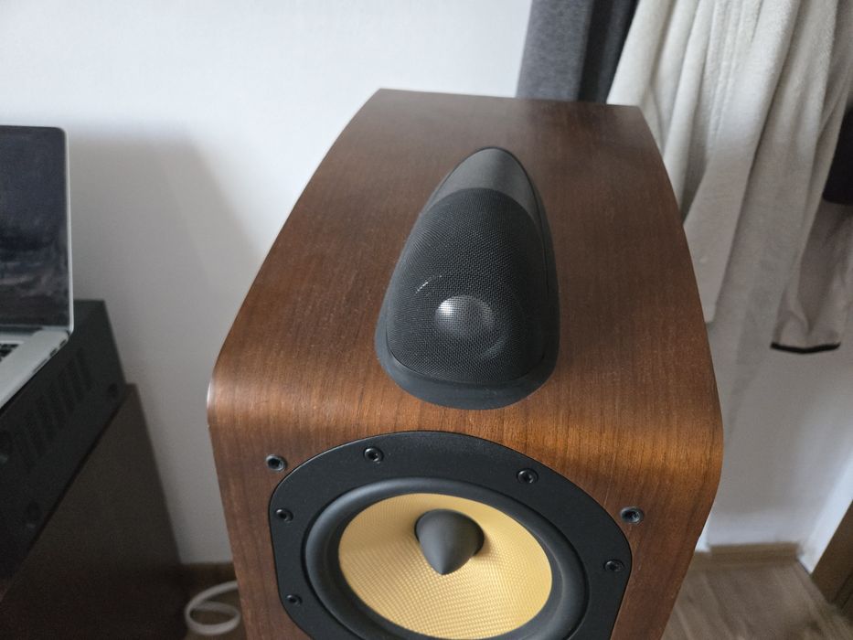 Bowers and Wilkins 705 S1