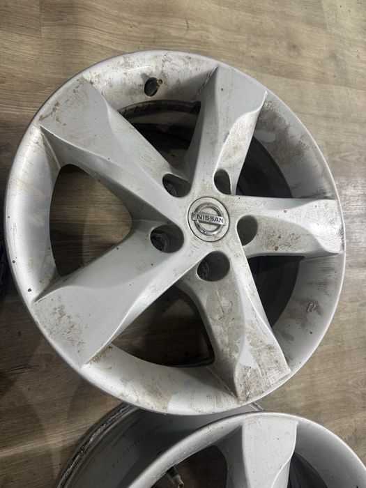 Продам диски титановые Ниссан R16