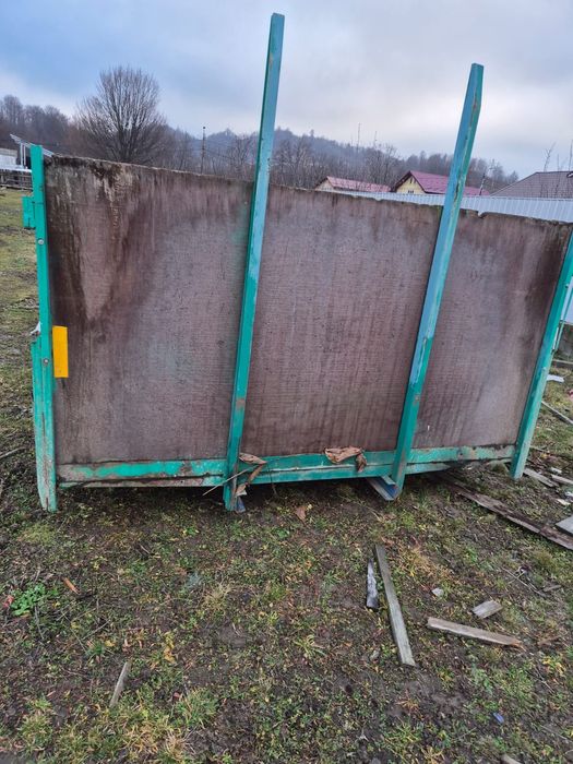 Caroserie metalică !