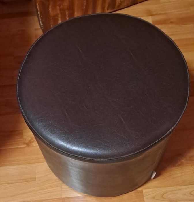 2 tabureti în stare buna