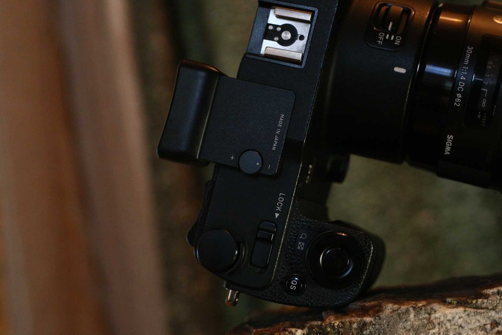 Фотоапарат Sigma SD Quattro + обектив Sigma Art 30mm f1.4