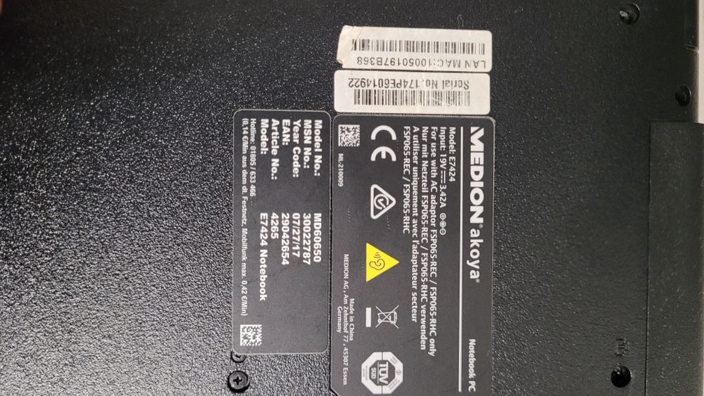 Laptop Medion Akoya E7424  Intel i3-7100u 2.4 GHz/ 8 GB / SSD 120 + 1.5 TB - 17.3 Full HD