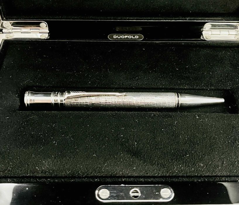 Продавам луксозен Parker Duofold Esparto Sterling Silver Ballpoint