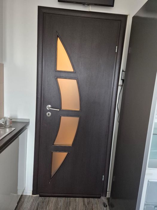 Vand usi in stare foarte buna