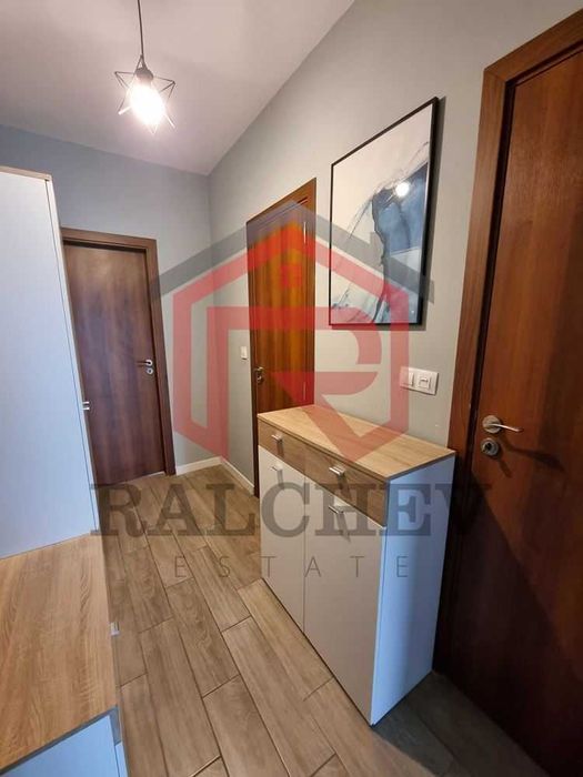 Дава се под наем Двустаен апартамент в Варна, Възраждане 3 - 74 кв.м за 433.5 € - Снимка #2