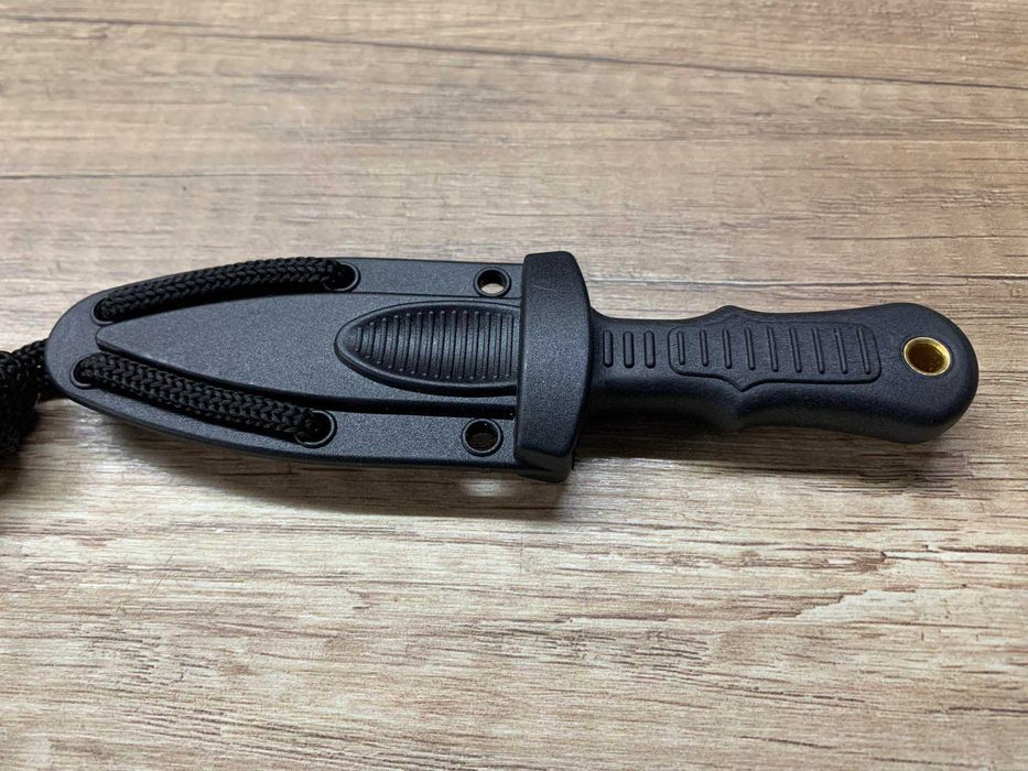 Здрав и компактен нож за врат лов ,риболов , къмпинг ,туризъм подарък