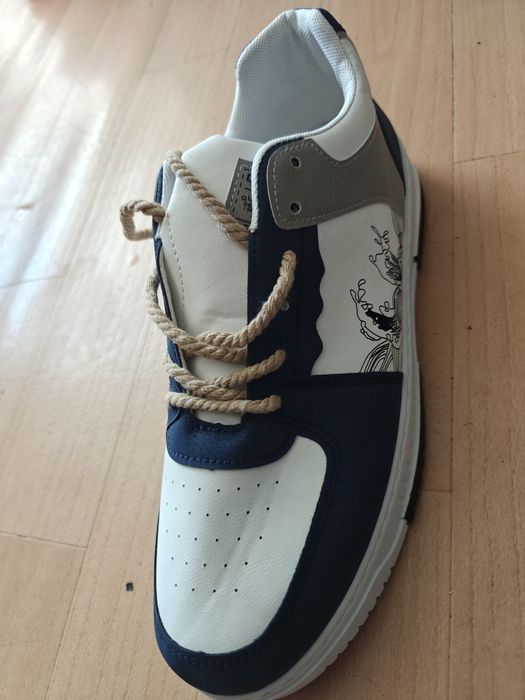 Продам кросовки, размер 48