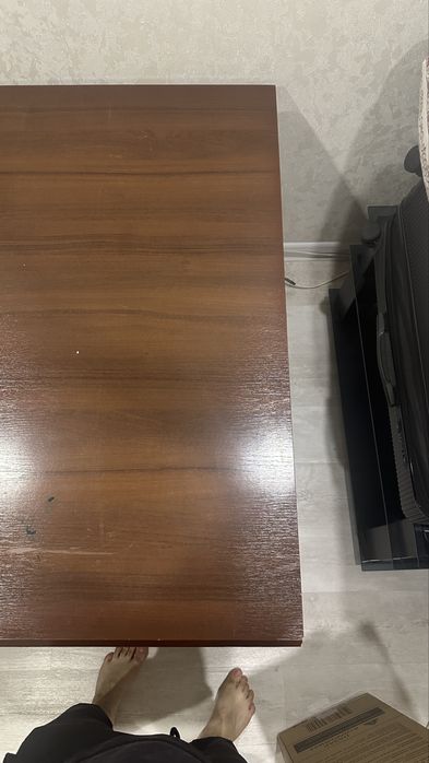 Классический стол . Прочный, устойчивый