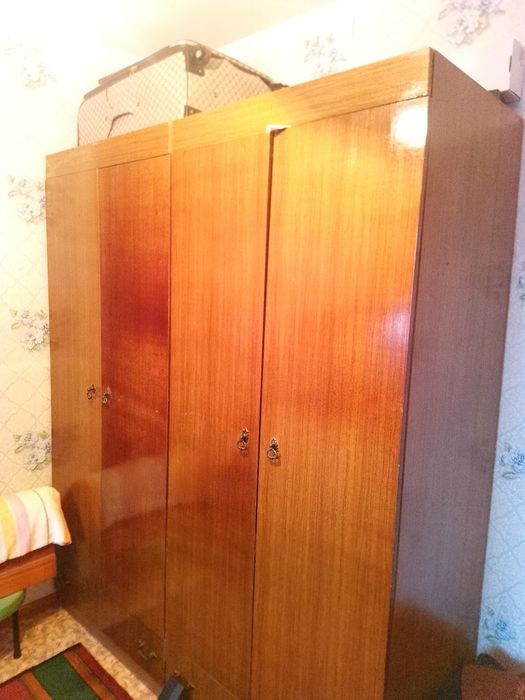 Продаю Спальный гарнитур