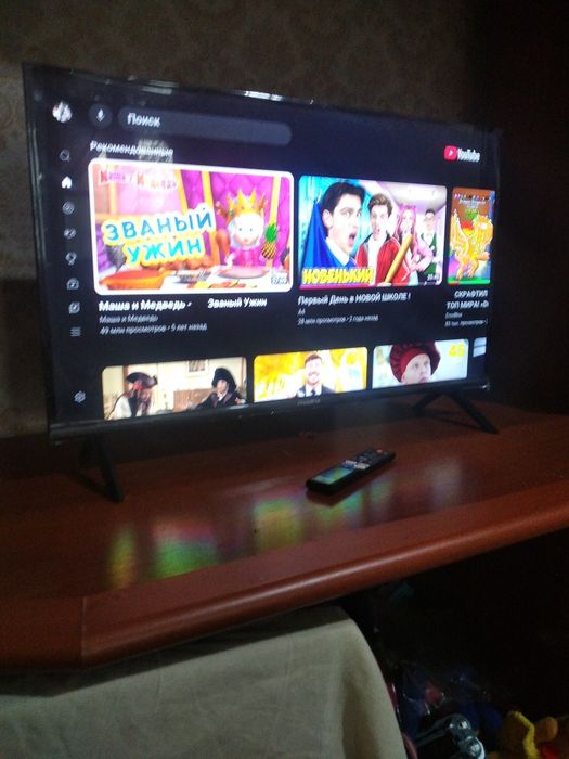 Продам телевизор Смарт ТВ, и горка сервант под телевизор.