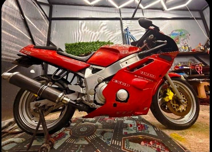 YAMAHA FZR 600  e box frame