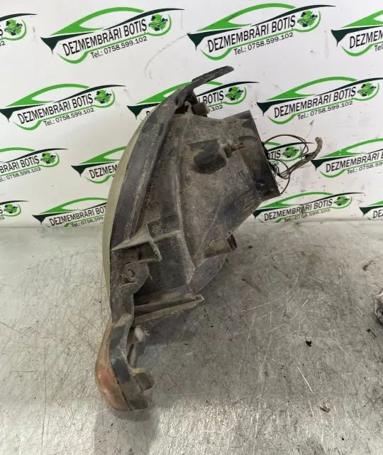 Far dreapta Renault Kangoo 2002 1.5 dCi MT (65 hp)