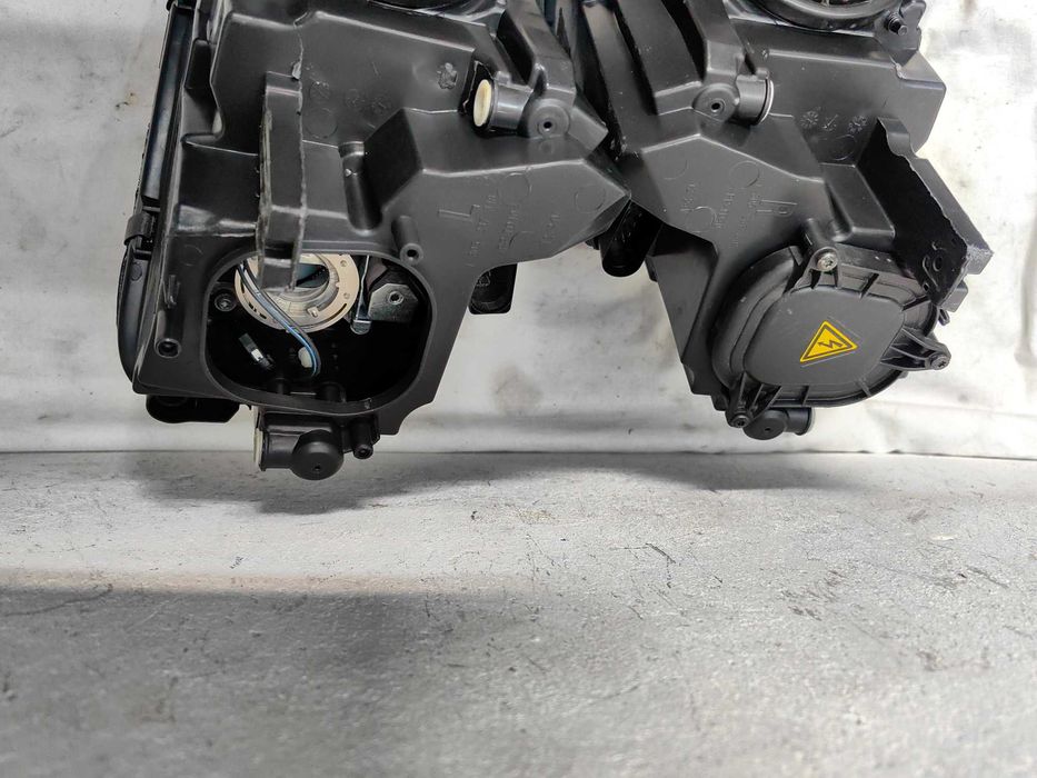 Оригинални  фарове  Ауди А4 Б9  Audi A4 B9 Bixenon