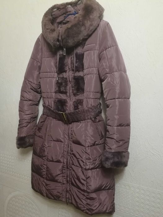 Продам пуховик детский.