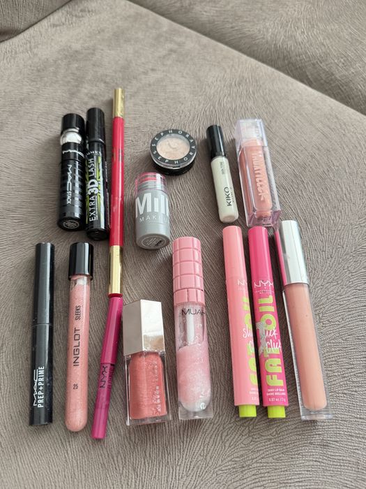 Cosmetice incepute (rimel/lipgloss etc)