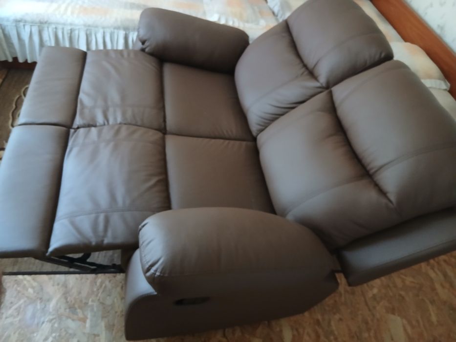 Кожен двоен релакс фотьойл (loveseat) – отлично състояние