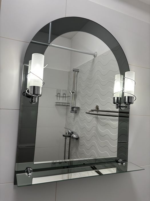 Oglinda baie cu polita