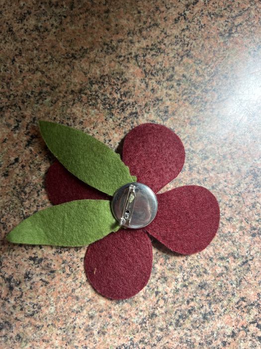 Брошка цвете