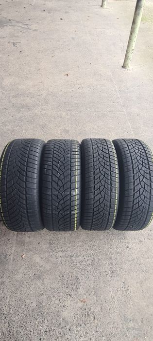 4 anvelope iarna Goodyear,fata 235/55/19,spate 255/50/19.Pret/bucata