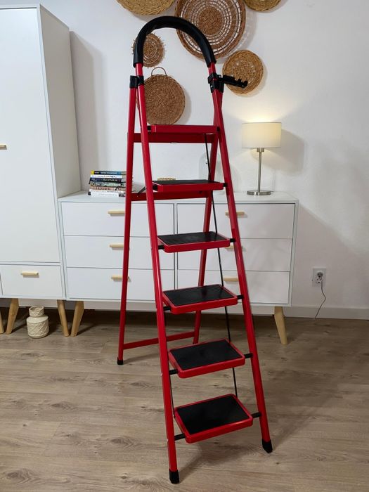 Стремянка 6 ступеней (антискользящие)