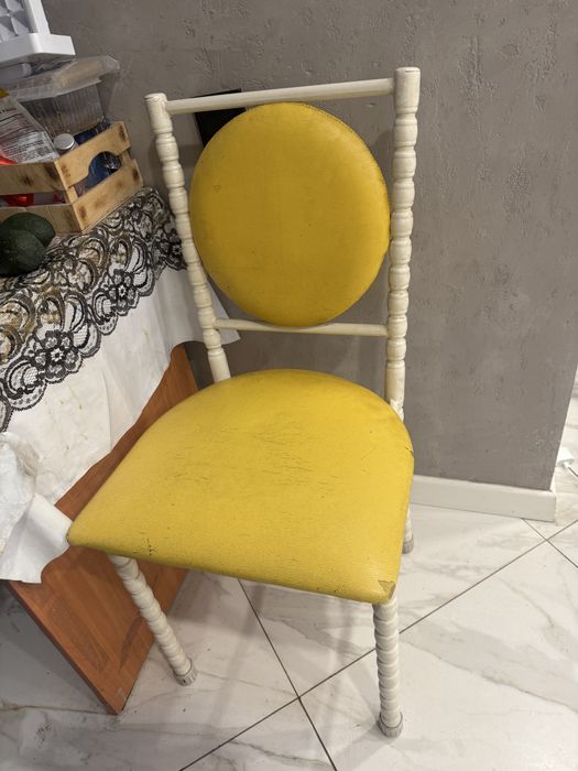 Стулья желтые метало каркас
