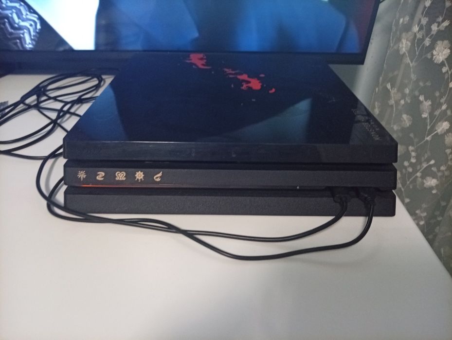 Продаю плейстейшен 4 Pro без прошивки вайфай патключать нельзя