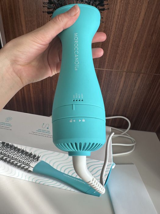 Moroccanoil Effortless Style – perie electrică 4-în-1 + perie cadou