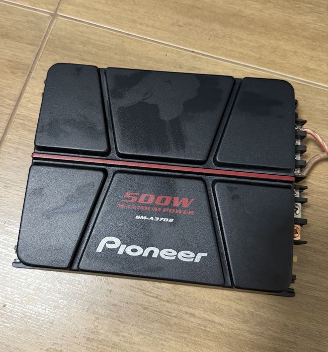 Бас каса Alpine и Усилвател за автомобил Pioneer