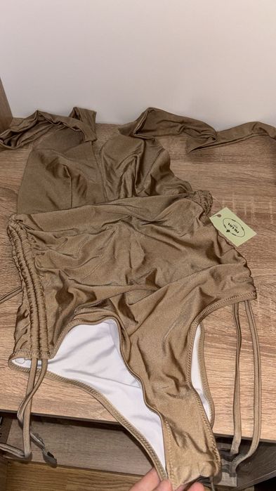 Accesoriu nou nou - costum de baie P rada bej sidefat